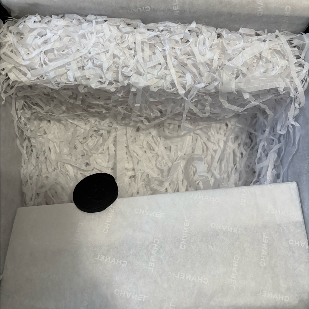 Authentic Chanel box - Picture 4 of 5
